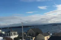 Charming Spacious 2-bed Duplex, Water View in beautiful Stonington with AC, WiFi Hotels in Stonington