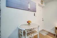 Cozy Studio Just 5 Minutes from Miami Airport! Comes with 1 Free Parking Space.