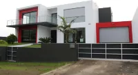 Luxury Villa With Pool! Hotels in 