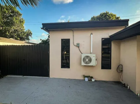 Chic 1-bedroom apartment with WiFi, AC in vibrant Miami Hotels in Miami Gardens