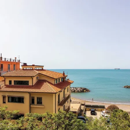 Casa Elan Salerno, large and bright apartment, a stone's throw from the beach