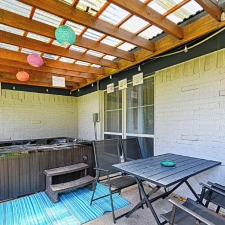 Hot Tub, Gameroom,17 min to Dickies Arena, FirePit!!!!!