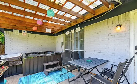 Hot Tub, Gameroom,17 min to Dickies Arena, FirePit!!!!!