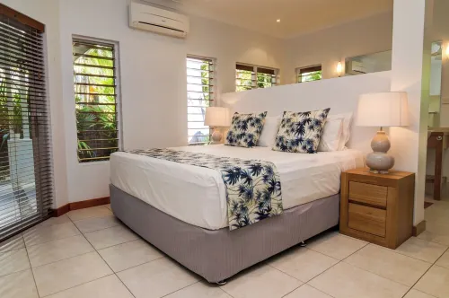 Hanalei Beach House, 3min walk  to Beach, Private Heated Pool!