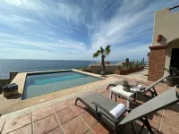 Charming 3-bedroom villa with AC, incredible ocean views.