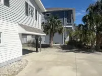 MANATEE COTTAGE:  Gulf Front 2-bedroom house Hotels in Hudson