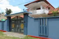 Jaffna Travel & Guest Inn: 2 AC Bedroom first floor AC house with free parking - 2-Star