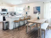Pet Friendly 2bed/2bath coastal hideaway