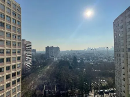 LA BLANCHE COLOMBES Отели рядом с достопримечательностью «Place Louis Aragon»