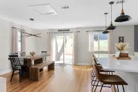 Charming 4-bedroom house, walkable to Downtown Georgetown Restaurants & Shopping