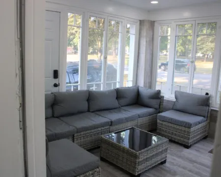 Spacious, Fully Remodel 4-bedroom house 2.5 bathroom in charming Carthage 迦太基酒店