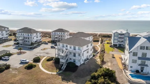 Between The Blue - Oceanside 2B/2B Condo w/ Pool