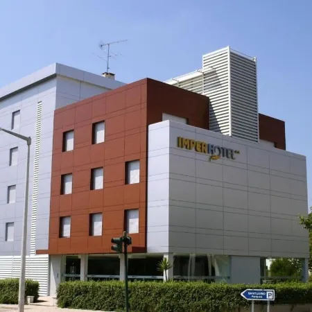 Imperhotel by Umbral