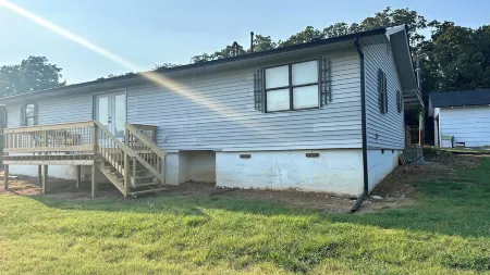 3-bedroom house with hot tub 1.3 miles to Guy Sandy boat dock, Arbuckle Lake