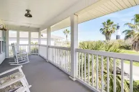 Spacious Tybee Island Retreat w/ Private Pool - 3 stjerner