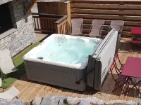 Chalet 15 Persons les Gets Ski Resort 6/8 Bedrooms with Private Bathroom Jacuzzi レ・ジェのホテル