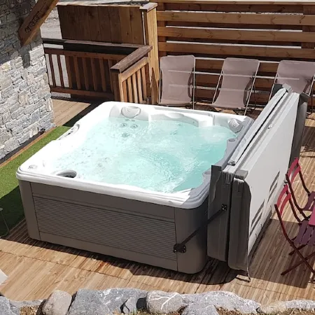 Chalet 15 Persons les Gets Ski Resort 6/8 Bedrooms with Private Bathroom Jacuzzi