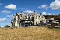 House - Sleeps 10 - Parking - 5Mins to Golf Course Отели в г. 