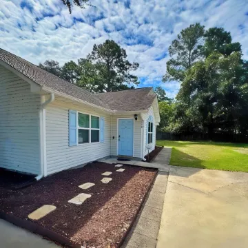 Turtle's Nest-Free BEACH pass! 2 King bedrooms, Golf/Fish, Walk to restaurants!