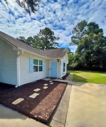 Turtle's Nest-Free BEACH pass! 2 King bedrooms, Golf/Fish, Walk to restaurants!