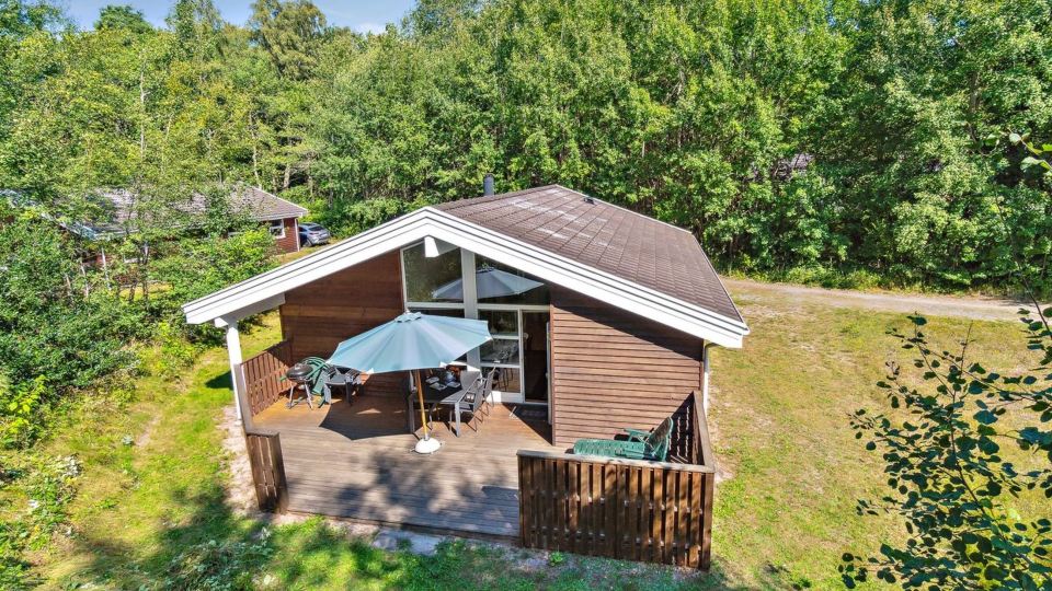 "Emmie" - 1.2km from the sea