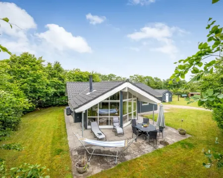 "Valentin" - 400m to the Fjord Hotels in Skjern