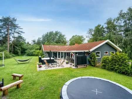 "Sverker" - 300m from the Sea Отели в г. Лолланн