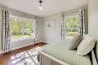 Fire Pit & Grill: Tyler Home on 5 Acres! - Country Houses