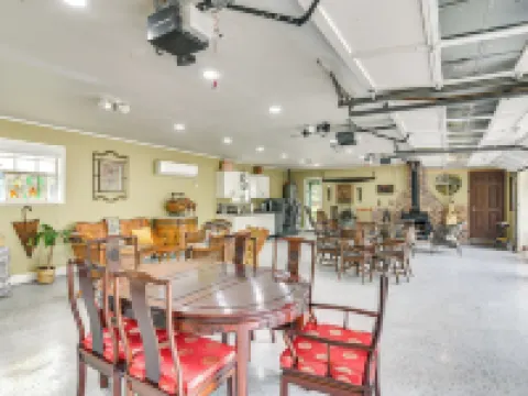 Family Home on 30 Acres in Manvel! Hotels in Manvel