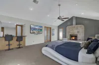 406 Lodge-A: Hot-Tub & 2 Blks to Main St.