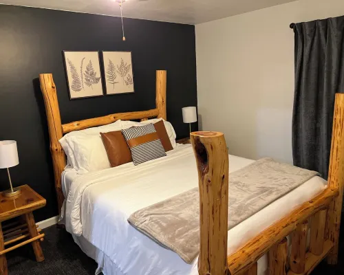 Tranquil House in Charming Calumet Hotels in Calumet