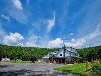 Saddleview Bed & Breakfast - Pools