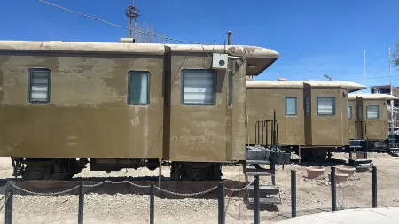 Onkel Inn Wagon Sleepbox Uyuni Отели в г. Уюни
