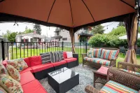 Riverfront Cottage Epic Walkable Location on River