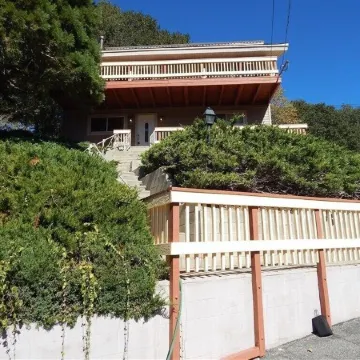 LAKEVIEW CABIN!! AIRCONDITIONED!!  AMPLE PARKING !!