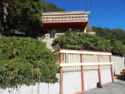 LAKEVIEW CABIN!! AIRCONDITIONED!!  AMPLE PARKING !!