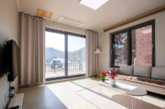 Yangyang Stay in Bricks