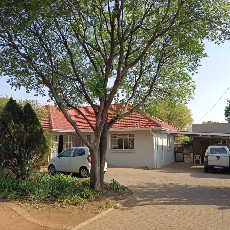 JM TOURS & SAFARIS GUEST House