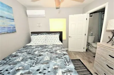 MadieraC2 Waterfront & 2-3 minutes' Walk to the Beach Hotels near Madeira Beach