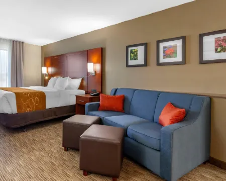 Comfort Suites Hotels in Oshkosh