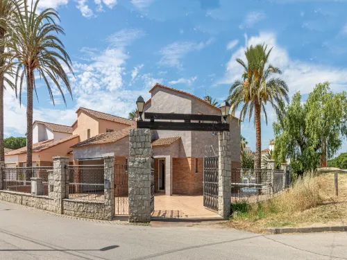 Villa in Empuriabrava with Private Pool