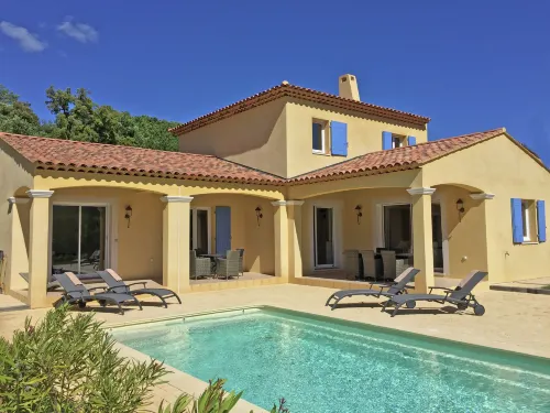 Contemporary villa with pool