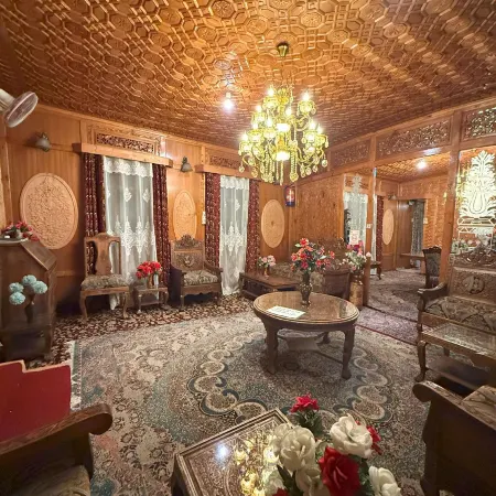 Goona Palace Houseboats