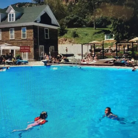 Peaceful & Beautiful Idaho Log Lodge w/ Activities
