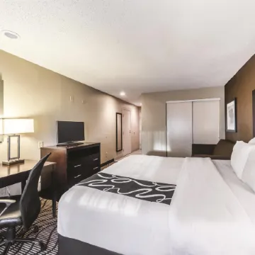 La Quinta Inn & Suites by Wyndham Collinsville - St. Louis