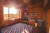 Gorgeous Log Home - Stunning Views, Hot Tub, Fire Pit,  Infrared Sauna, & Trail