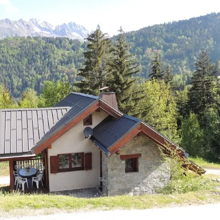 Cosy private chalet at the foot of the slopes, Oz, Alpe d'Huez ski area