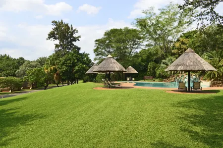 Pestana Kruger Lodge Отели в г. Малелане