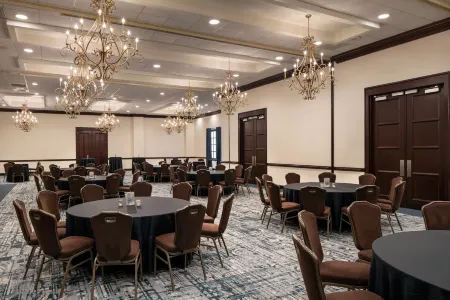 Embassy Suites by Hilton New Orleans Отели рядом со станцией Новый Орлеан