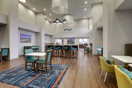 Hampton Inn & Suites St. Louis-Edwardsville